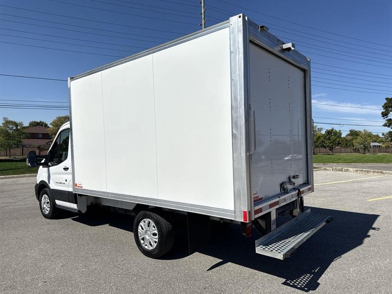 ford Transit-250 Cutaway 2023 - 27