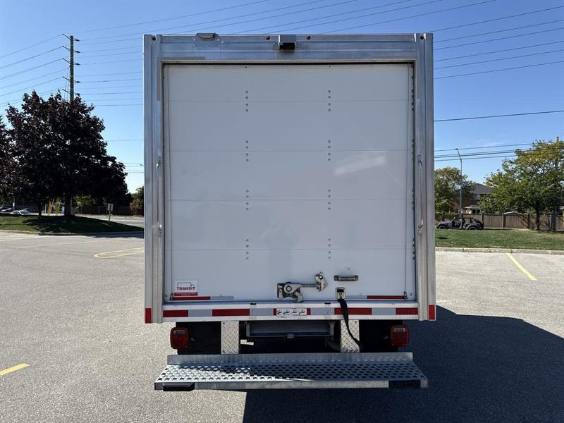 ford Transit-250 Cutaway 2023 - 28