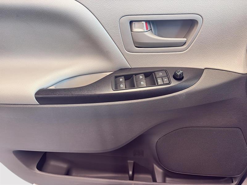 toyota Sienna 2015 - 12