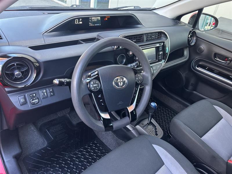 toyota Prius c 2018 - 8