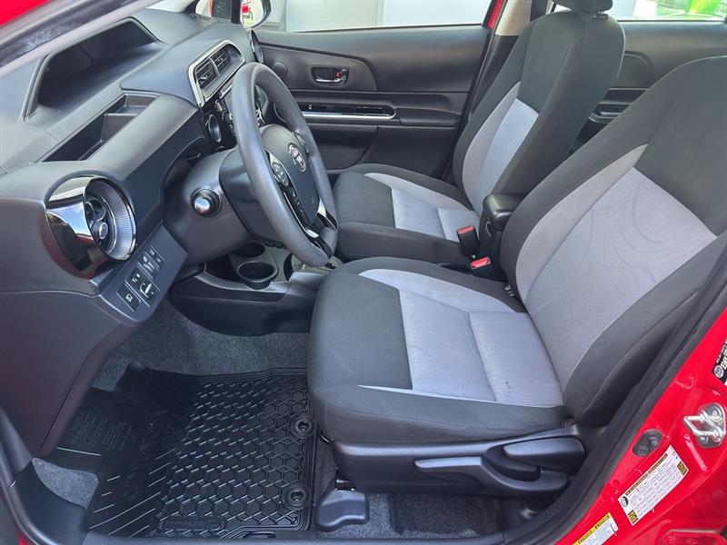 toyota Prius c 2018 - 9