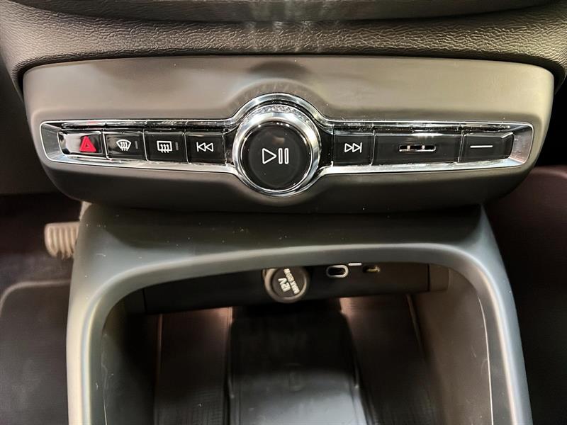 volvo XC40 2023 - 16