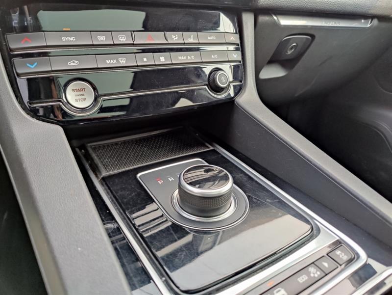 jaguar F-PACE 2018 - 9