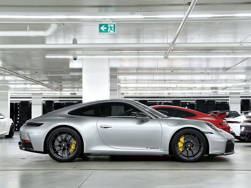 porsche 911 2025 - 2