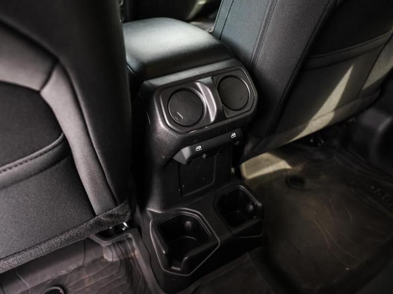 jeep Wrangler 2022 - 26