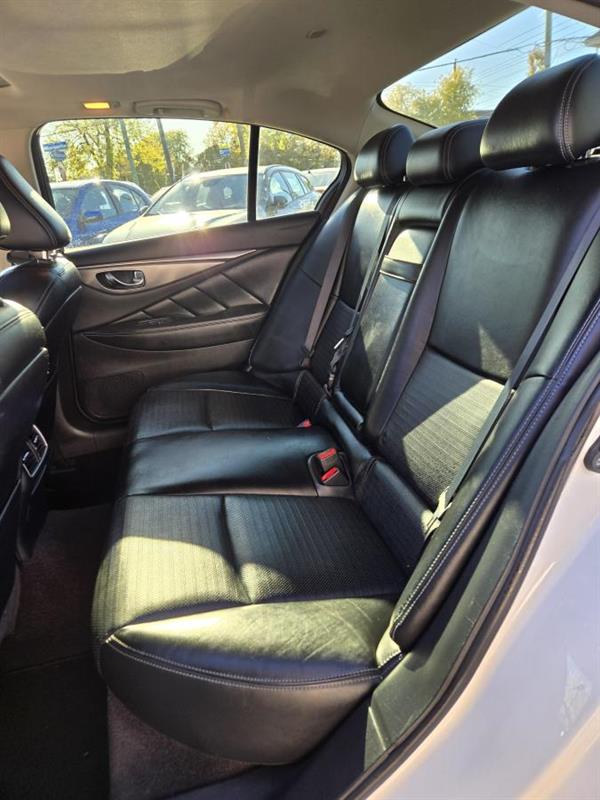 infiniti Q50 2017 - 13