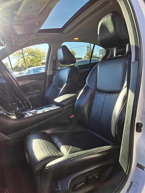 infiniti Q50 2017 - 16