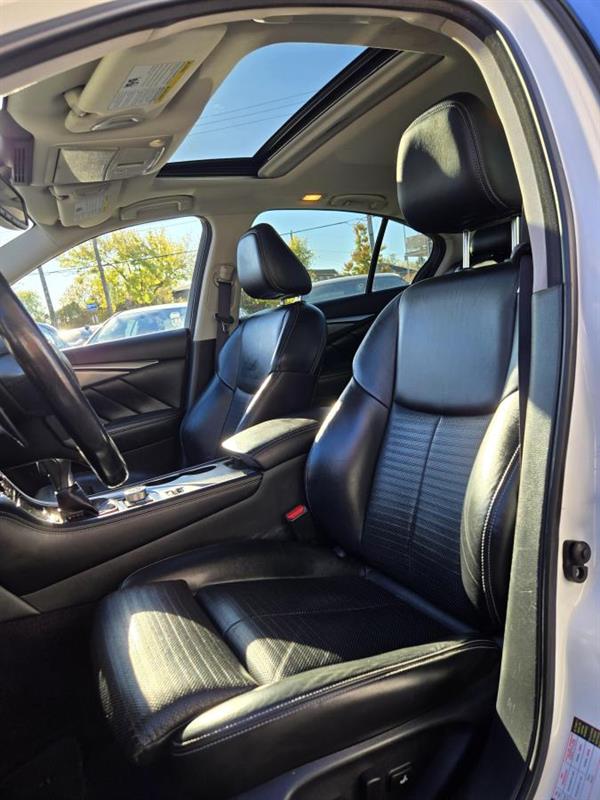 infiniti Q50 2017 - 17