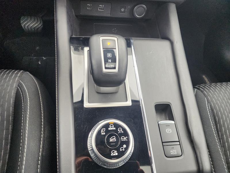 mitsubishi Outlander 2022 - 16