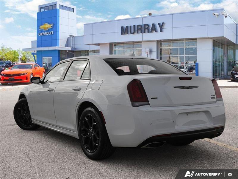 chrysler 300 2023 - 5