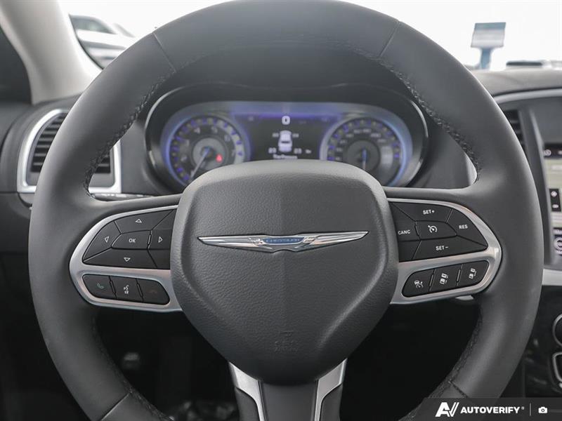 chrysler 300 2023 - 8