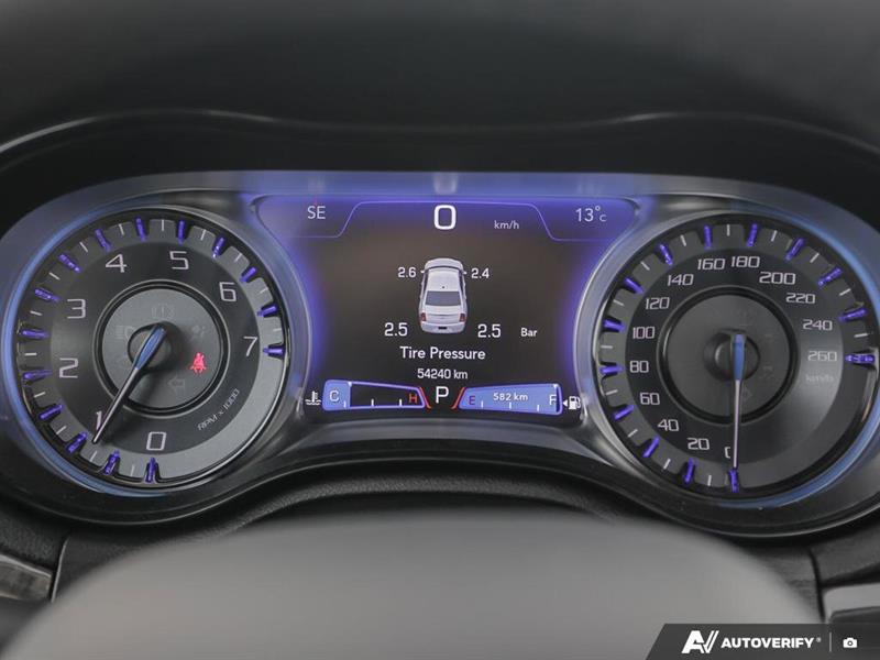 chrysler 300 2023 - 9