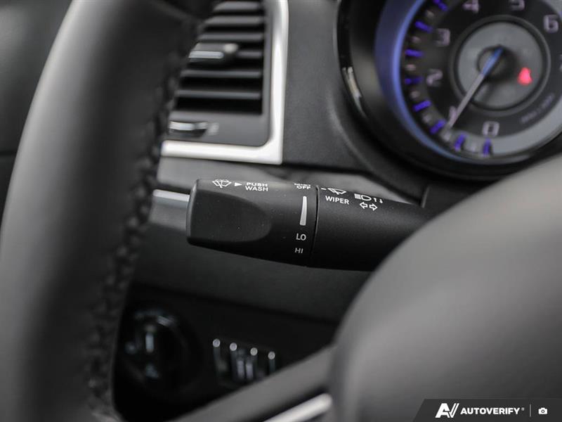 chrysler 300 2023 - 11