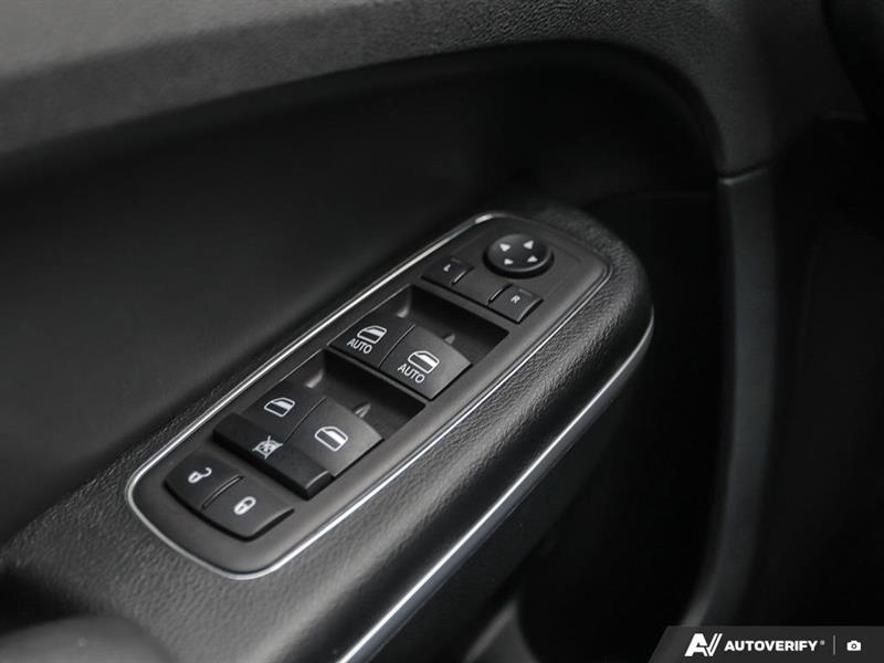 chrysler 300 2023 - 12