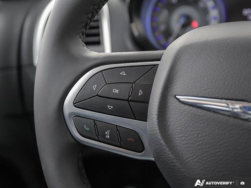 chrysler 300 2023 - 13