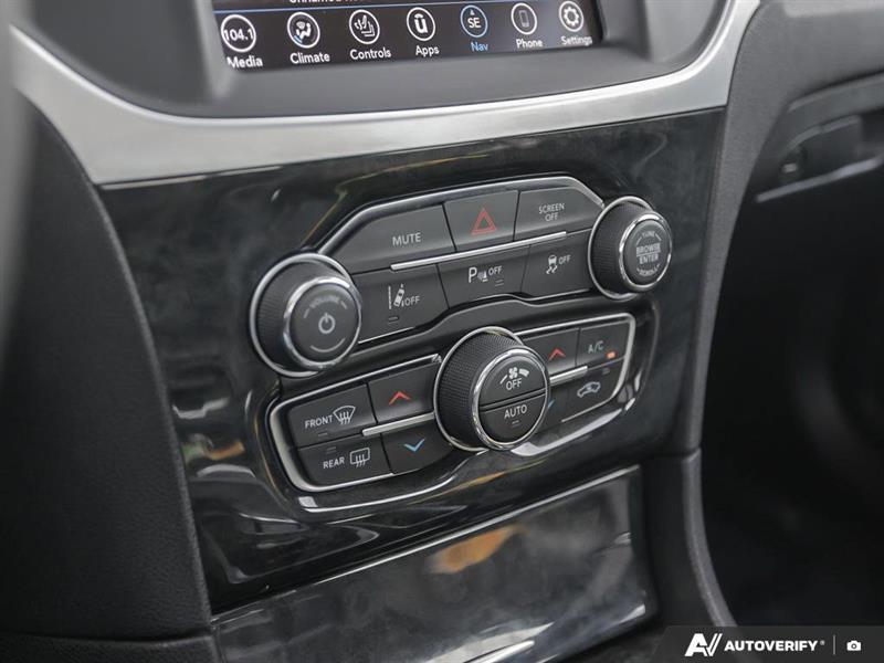 chrysler 300 2023 - 15