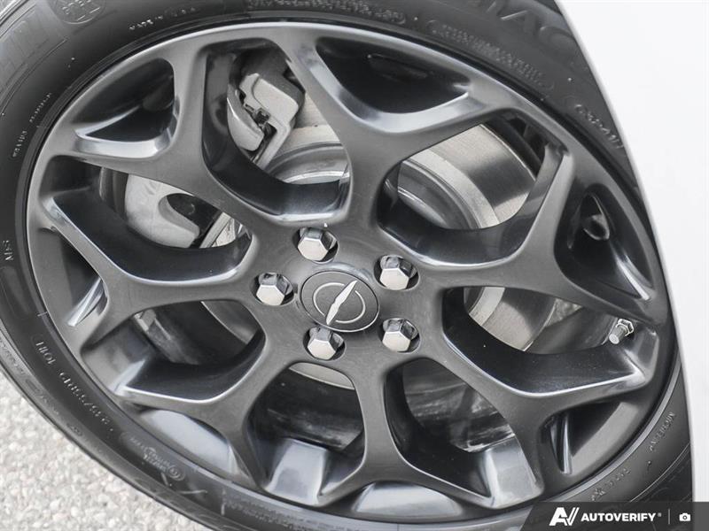 chrysler 300 2023 - 19