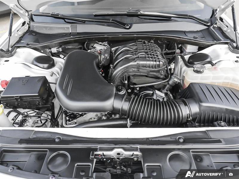 chrysler 300 2023 - 21