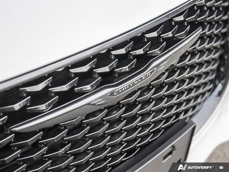 chrysler 300 2023 - 22