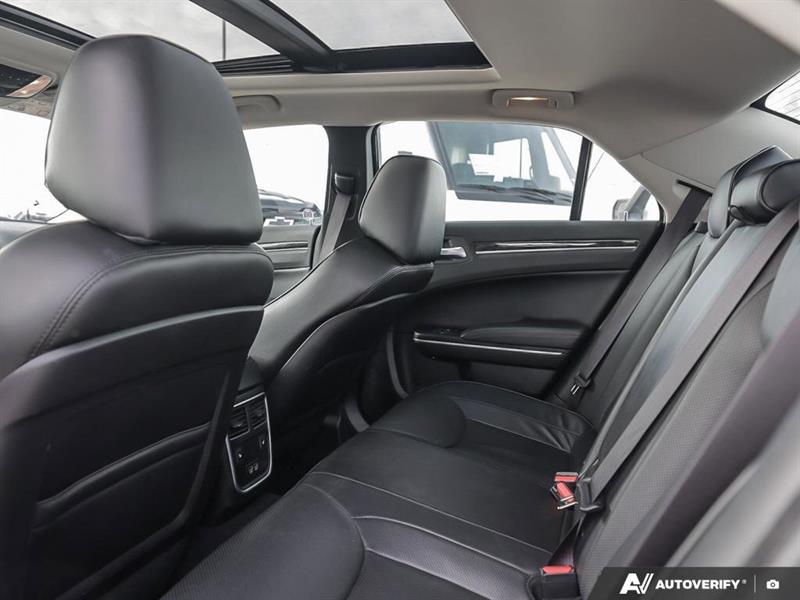 chrysler 300 2023 - 26