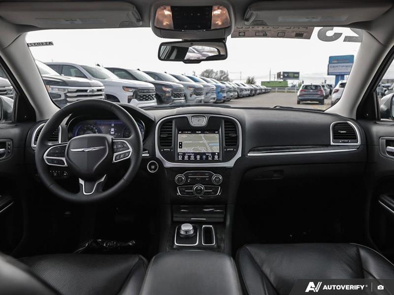 chrysler 300 2023 - 27