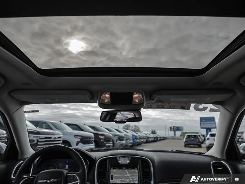 chrysler 300 2023 - 28