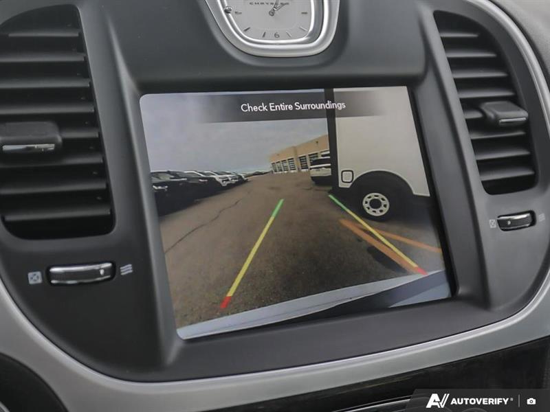 chrysler 300 2023 - 29