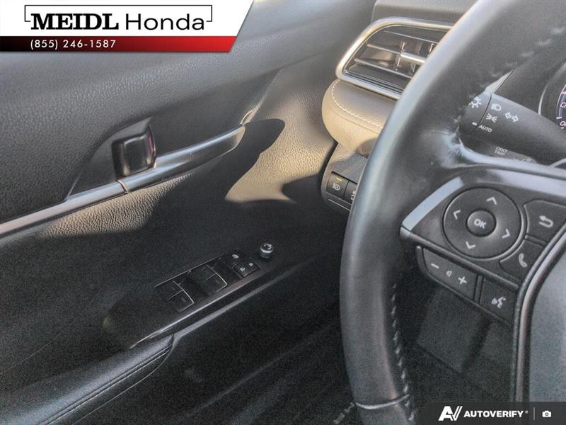 toyota Camry 2022 - 17