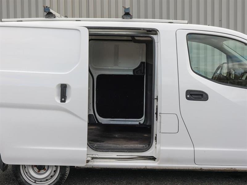 nissan Cargo 2021 - 13