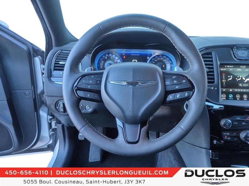 chrysler 300 2023 - 14