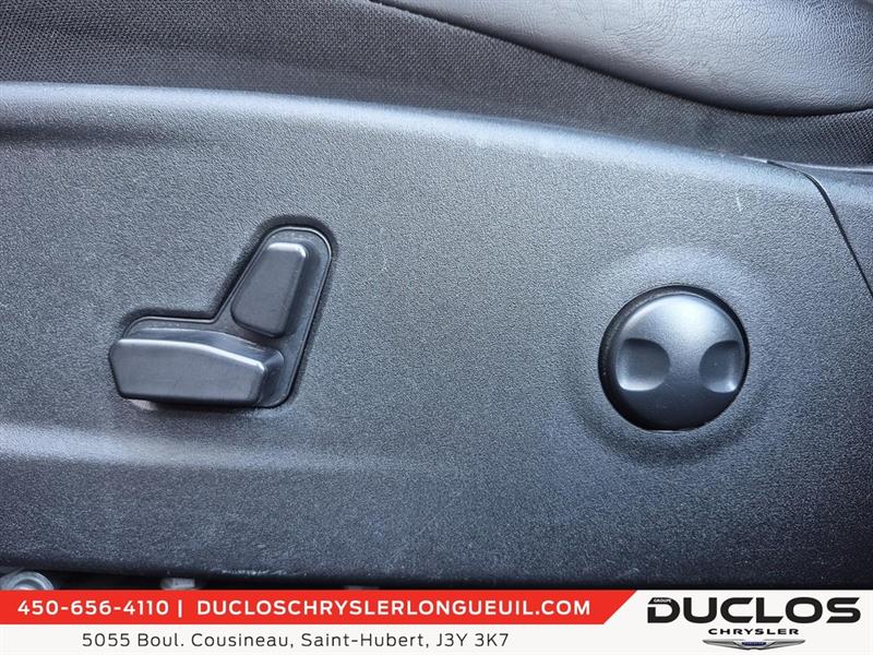 chrysler 300 2023 - 15