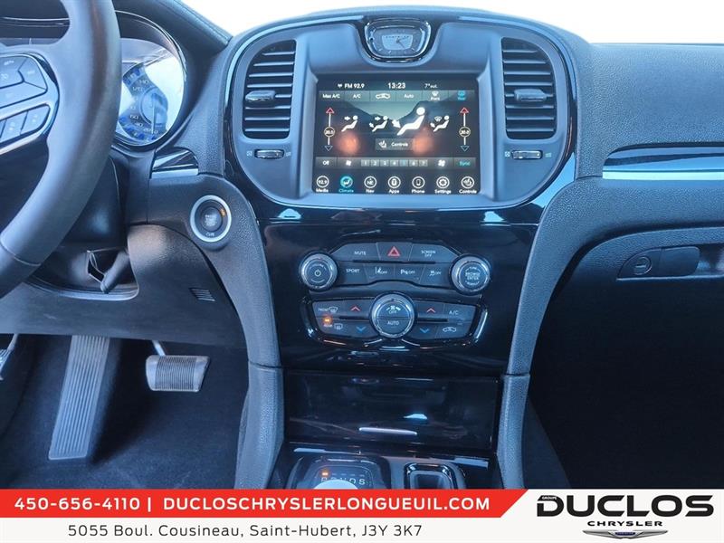 chrysler 300 2023 - 21