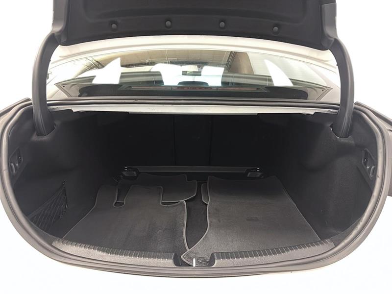 mercedes-benz C-Class 2023 - 13