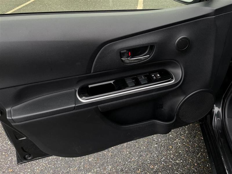 toyota Prius c 2016 - 13