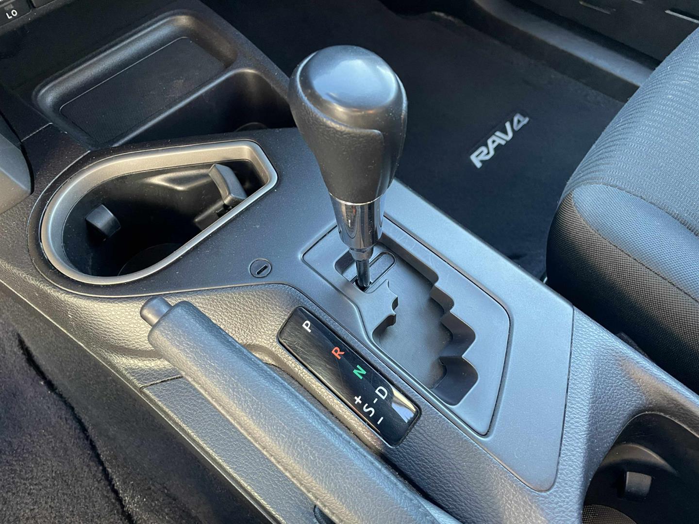 toyota RAV4 2018 - 12