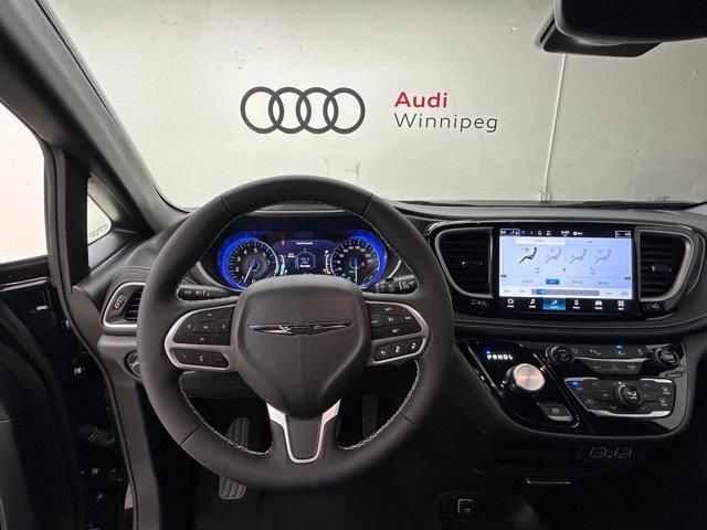 chrysler Pacifica 2025 - 12