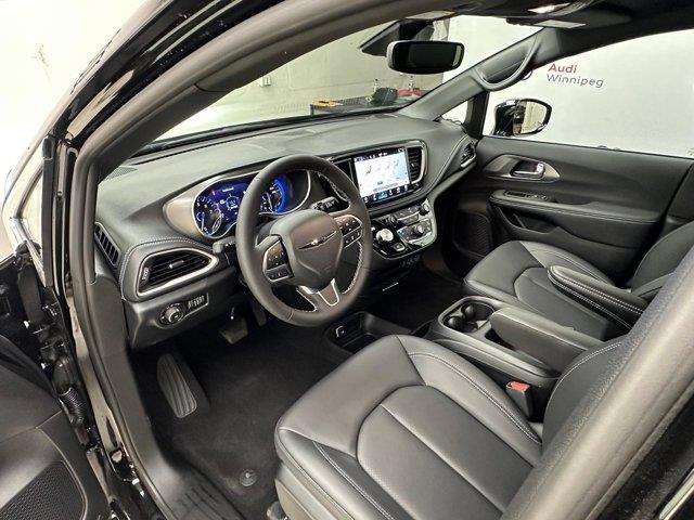 chrysler Pacifica 2025 - 16