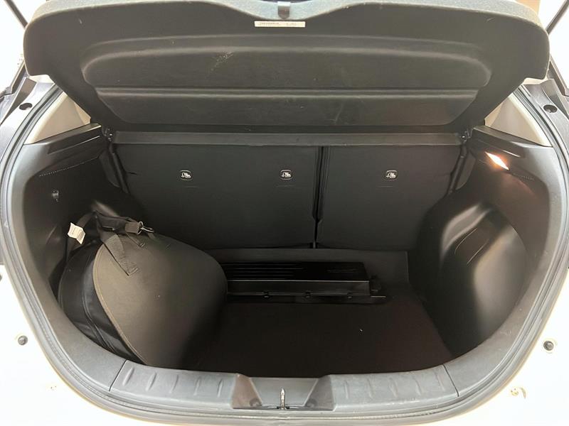 nissan LEAF 2020 - 12