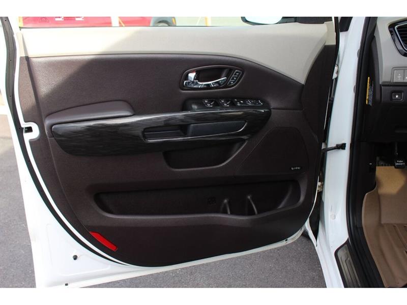 kia Sedona 2017 - 40