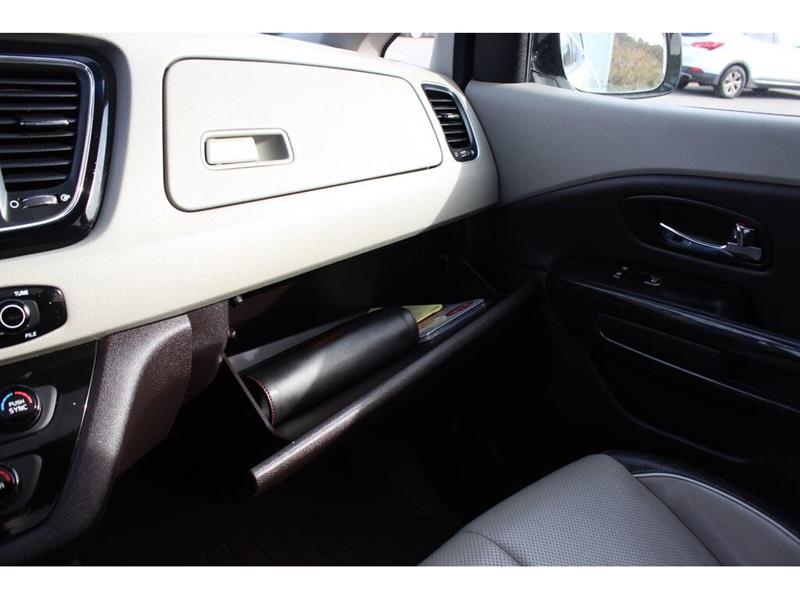 kia Sedona 2017 - 43