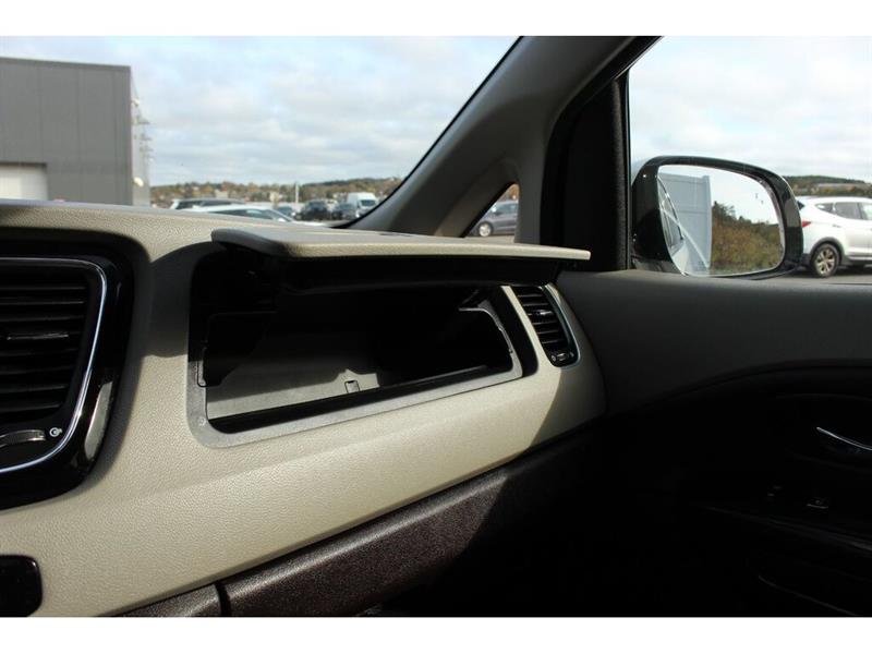 kia Sedona 2017 - 44