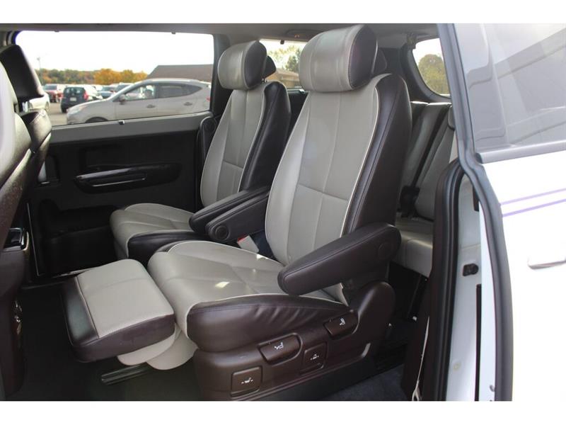 kia Sedona 2017 - 51