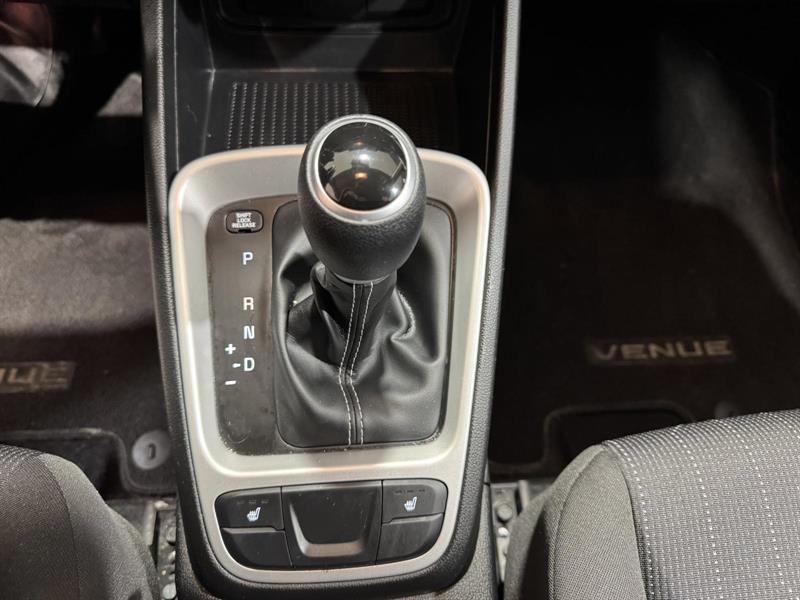 hyundai Venue 2022 - 25