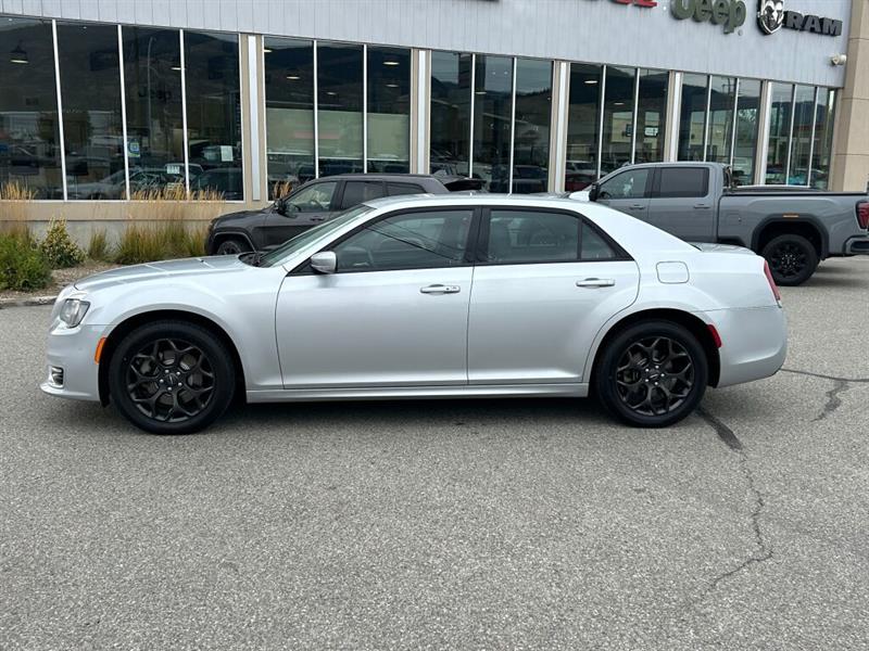 chrysler 300 2022 - 4