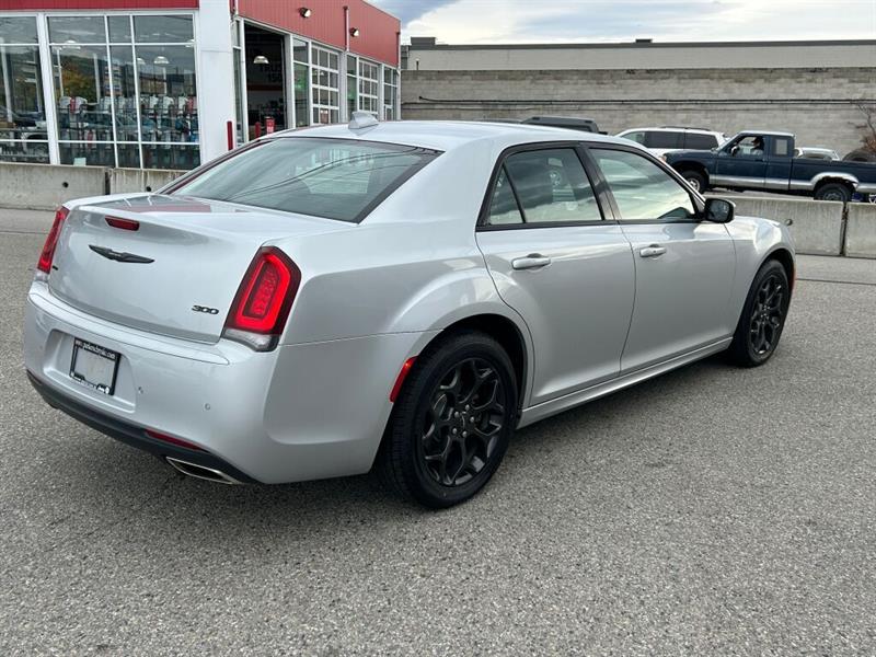 chrysler 300 2022 - 5
