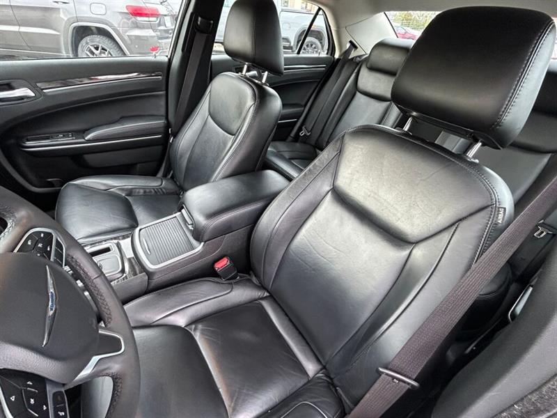 chrysler 300 2022 - 8