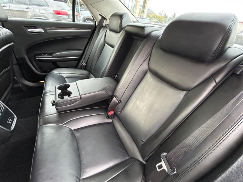 chrysler 300 2022 - 10