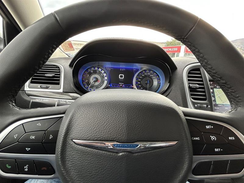 chrysler 300 2022 - 13