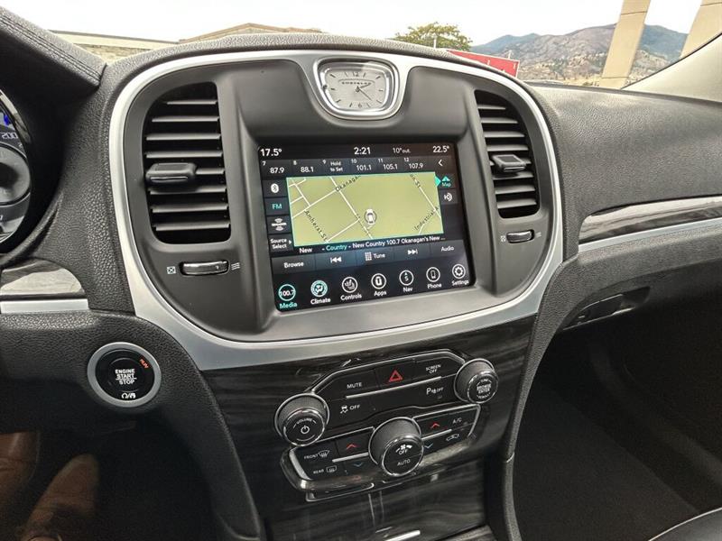 chrysler 300 2022 - 16