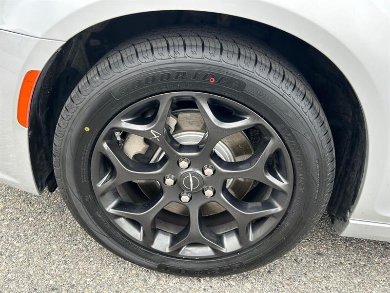 chrysler 300 2022 - 19